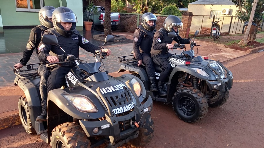 Apóstoles: Se puso en circulación dos cuatriciclos para el personal de la División Comando Radioeléctrico de la Unidad Regional VII y se hizo entrega de cascos de seguridad