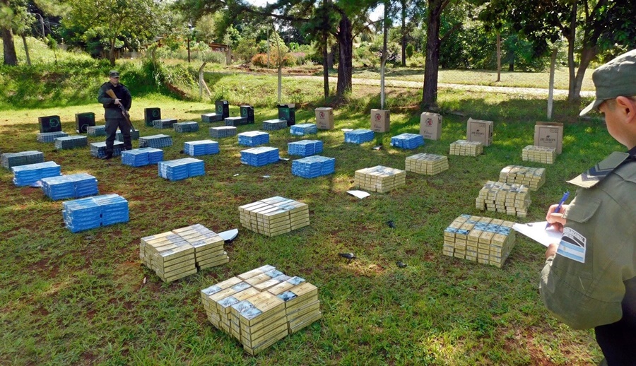 Gendarmería Nacional allanó dos “aguantaderos” de contrabandistas, gran cantidad de cigarrillos se encontraban acopiados en dos viviendas lindantes