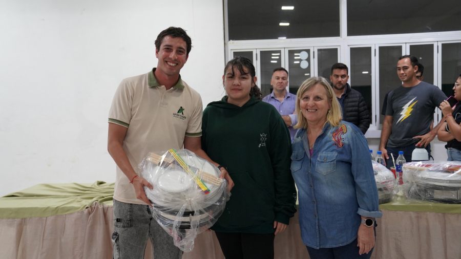 Apóstoles: Entrega de instrumentos musicales a instituciones educativas para ser utilizados en la Estudiantina 2025