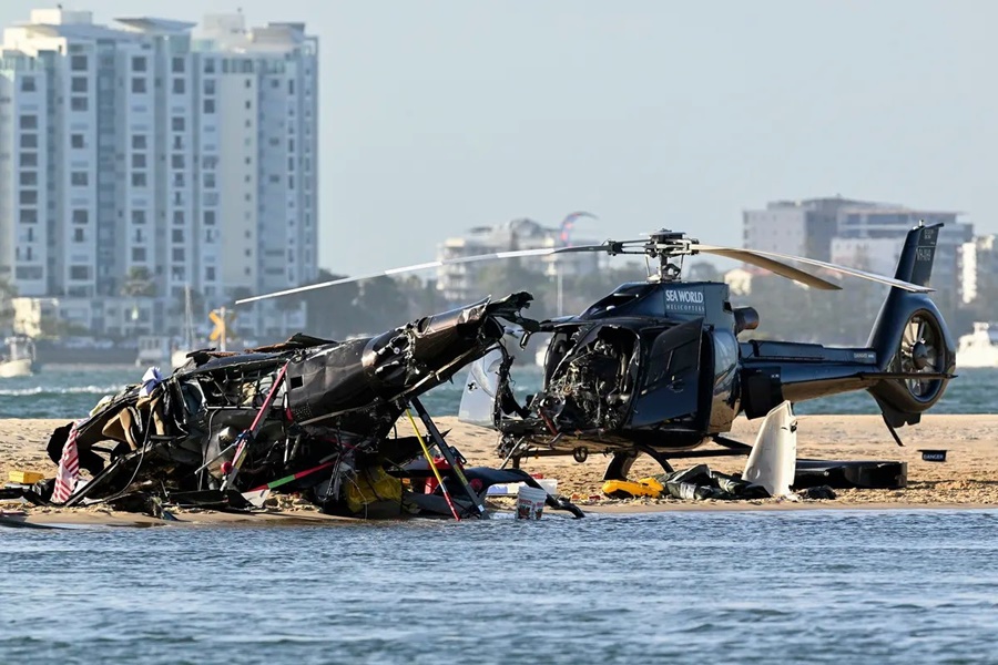 Chocaron dos helicópteros y uno cayó sobre una playa con turistas en Australia, cuatro muertos