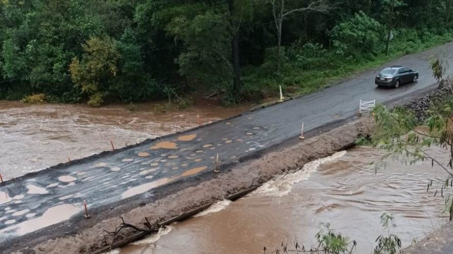 Misiones: Tránsito cortado en la Ruta Provincial N° 7 por desborde del Arroyo Tabay