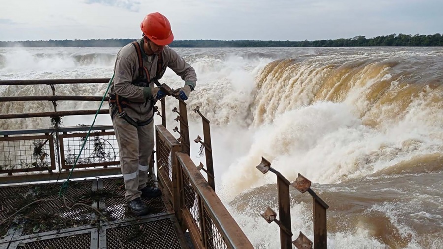 Misiones: Las Cataratas del Iguazú aumentaron su caudal de agua diez veces por las lluvias
