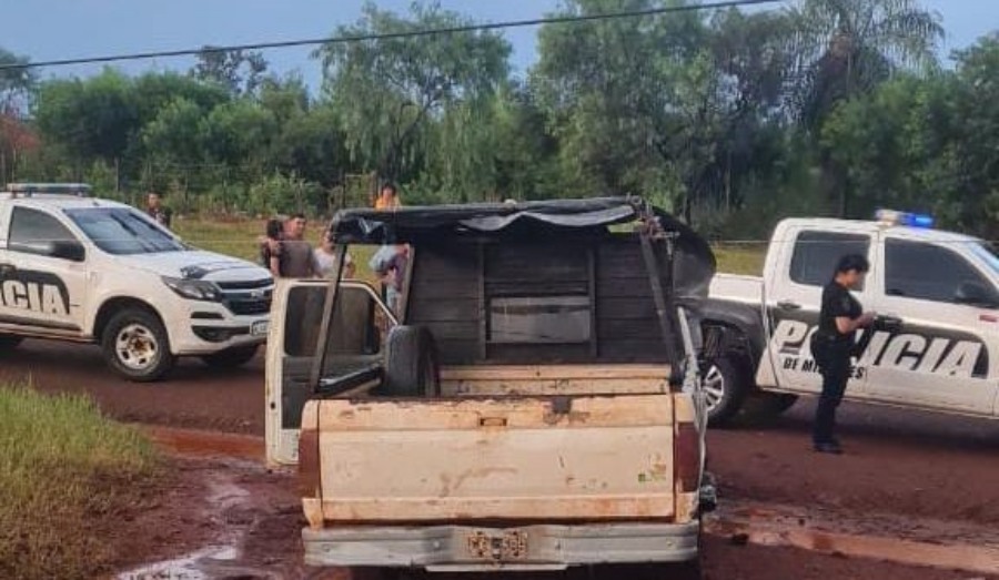 Apóstoles: Cayó un poste de energía sobre una camioneta y falleció un ocupante de la misma tras recibir una descarga eléctrica