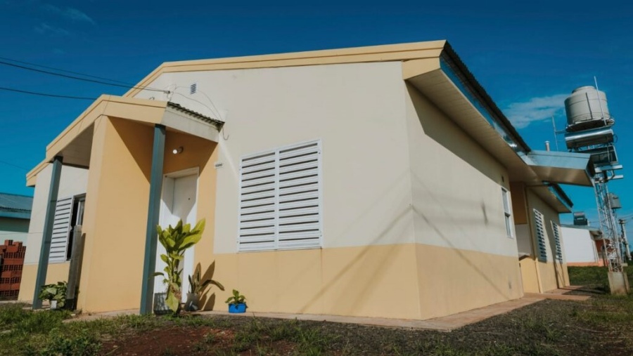 El Gobierno de Misiones entregó viviendas a familias en el Barrio Itaembé Guazú de la ciudad de Posadas
