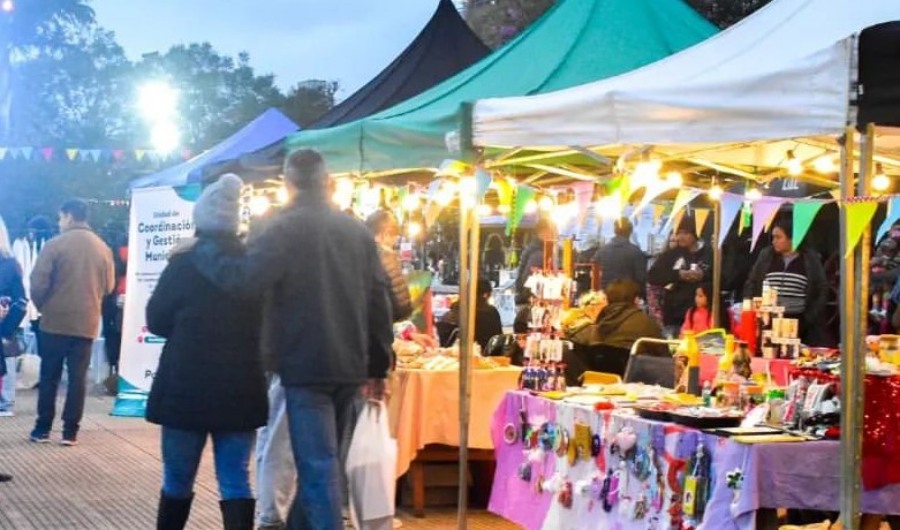 Posadas: A pesar del clima frío, emprendedores barriales exhibieron sus productos en la Costanera