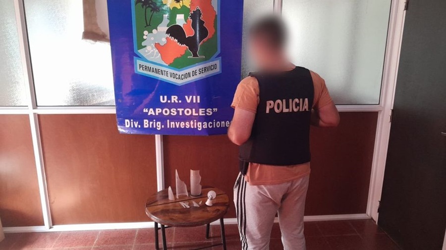 Apóstoles: La Policía demoró a dos menores que habían sustraído y dañado la luminaria de la plazoleta recientemente puesta en valor de la Avenida 9 de Julio