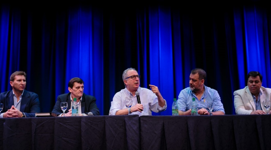 El Gobierno de Misiones presentó el Plan Techo y entregó fondos a los 78 Municipios para proyectos viales, soluciones habitacionales y asistencia primaria