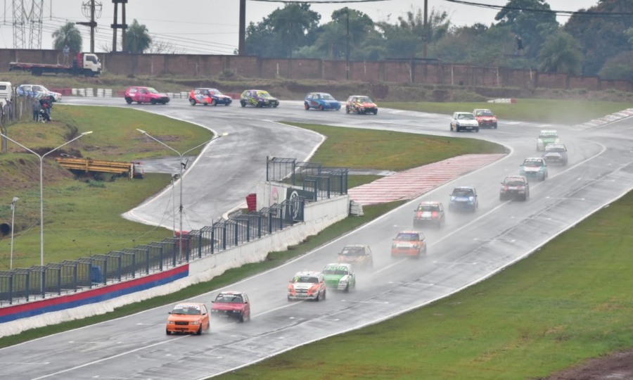 Campeonato Misionero de Automovilismo en Pista: Festejando bajo la lluvia en el Autódromo Rosamonte de la ciudad de Posadas