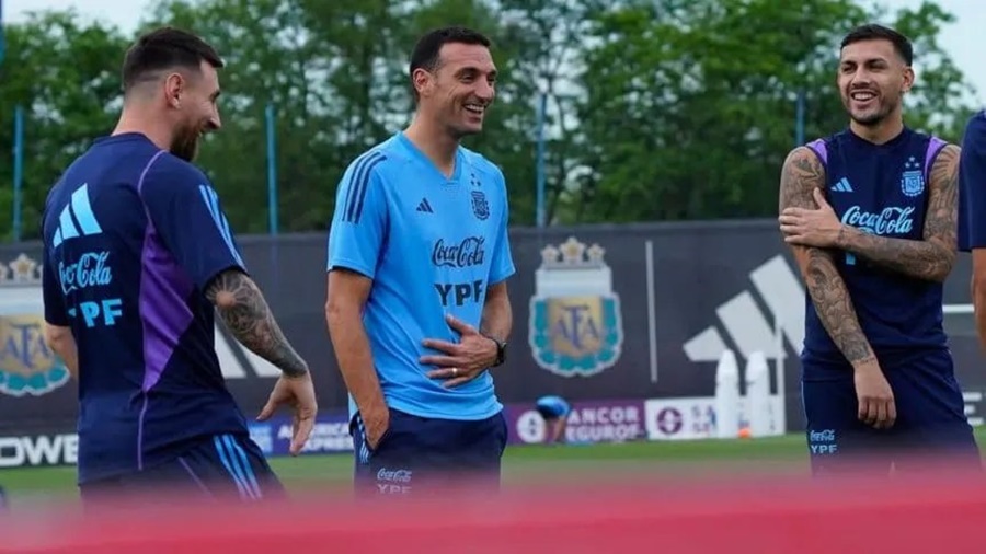 La Selección Argentina se entrenó antes de Brasil y Lionel Scaloni evalúa hacer cambios
