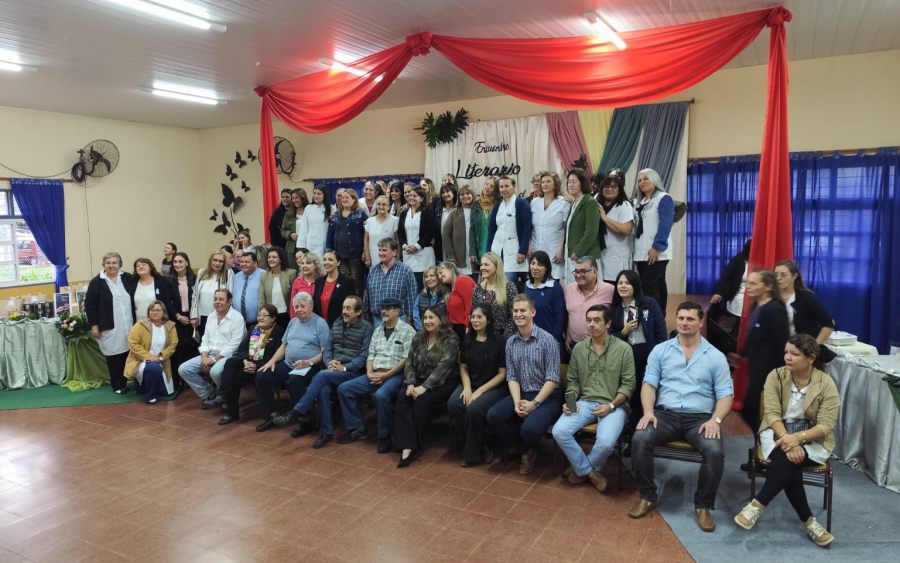 Apóstoles: Con marcado éxito se realizó el Segundo Encuentro Literario e Informativo, organizado por la Secretaría Escolar de la zona sur de la provincia de Misiones