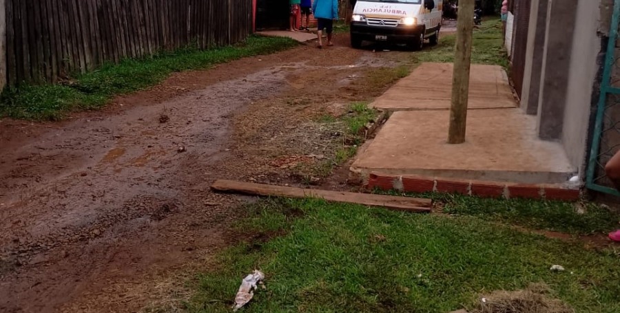 Posadas: Efectivos policiales encontraron a un hombre de 29 años, tendido en la vía pública con una herida de arma blanca en la zona del tórax