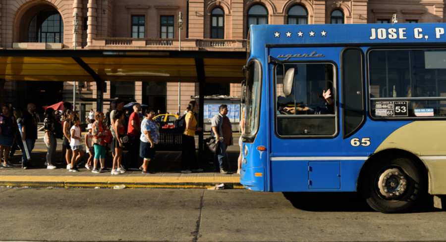 El Gobierno Nacional dictó la conciliación obligatoria y este viernes no habrá paro de colectivos