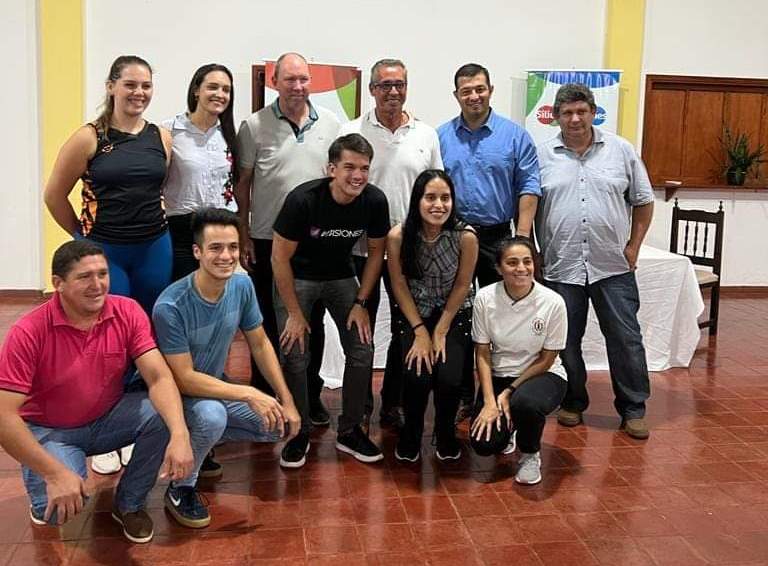 En su visita a Apóstoles, el Candidato a Vice Gobernador Lucas Romero Spinelli, mantuvo un encuentro con integrantes del Sublema “Por Un Futuro Mejor”