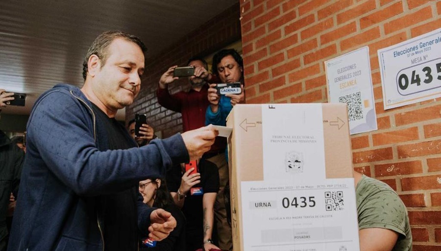 El Gobernador Oscar Herrera Ahuad emitió su voto y destacó la madurez de la sociedad misionera