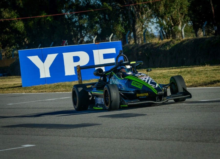 Julián Ramos ganó en Río Cuarto la carrera sabatina de Fórmula Nacional
