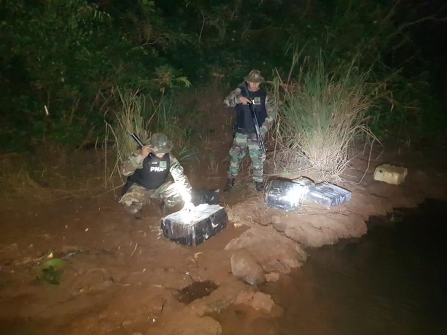 Prefectura Naval secuestró más de 155 kilos de marihuana en Misiones, la droga fue localizada a la altura del kilómetro 1.688 del Río Paraná
