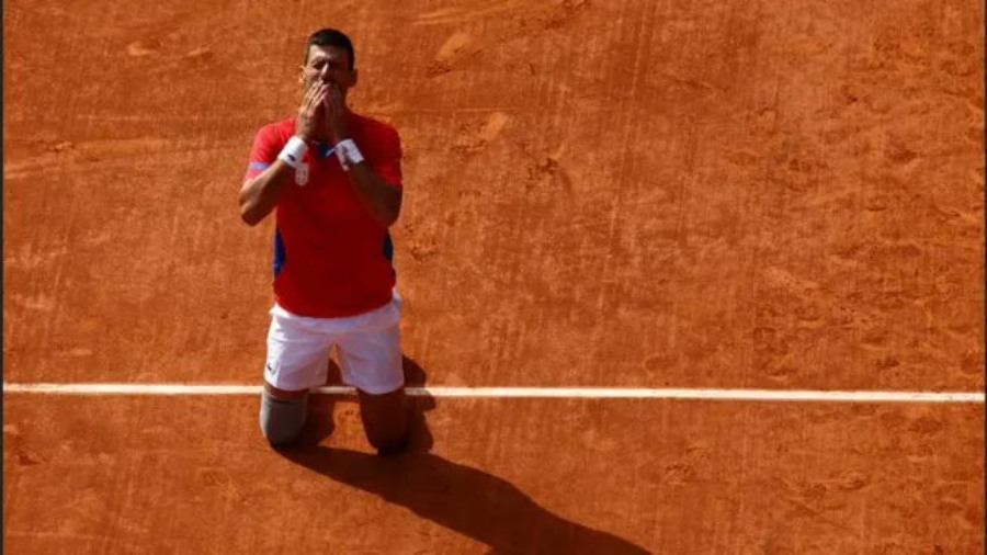 Novak Djokovic le ganó un partidazo a Carlos Alcaraz y se quedó con la medalla de oro en los Juegos Olímpicos