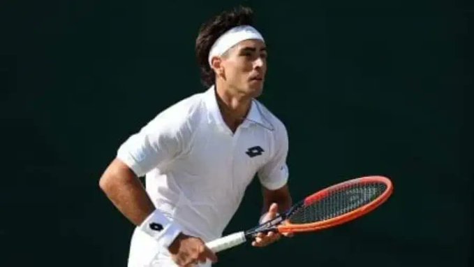 Wimbledon: El argentino Francisco Comesaña, perdió ante el italiano Lorenzo Musetti y quedó a un paso de avanzar a los octavos de final del tercer Grand Slam de la temporada de tenis