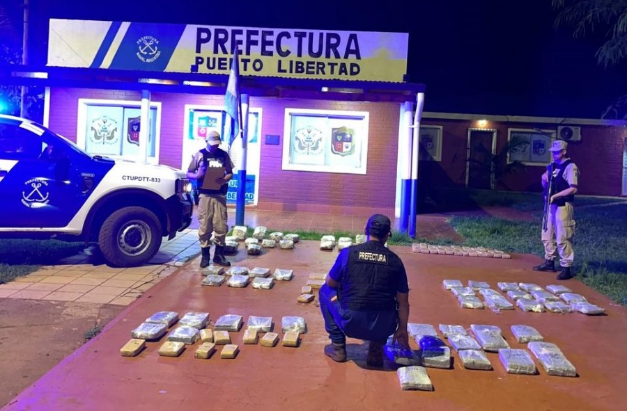 Prefectura Naval Argentina incautó 175 kilos de marihuana en Misiones