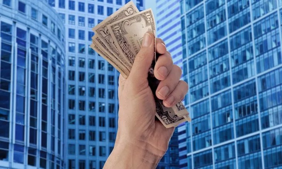 Mayor suba diaria en un mes: El dólar blue se dispara, supera los 300 pesos y marca nuevo récord desde la corrida de Julio