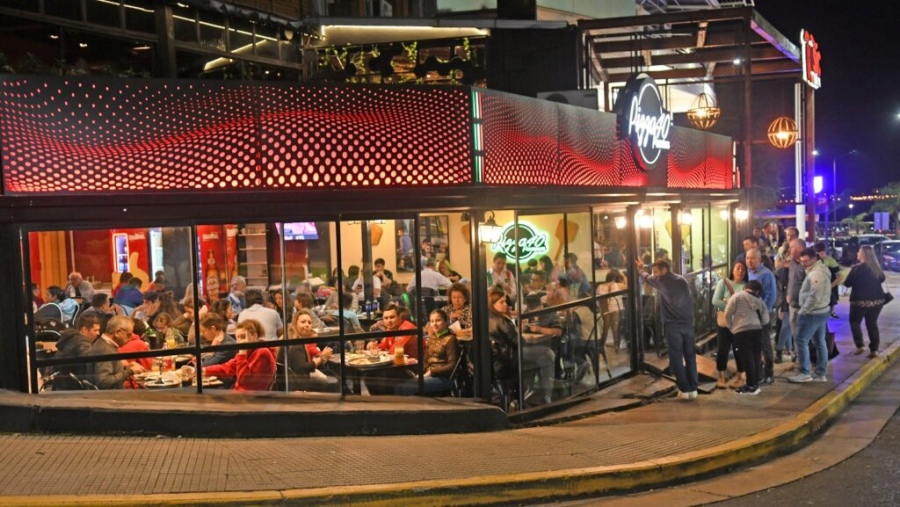 Los bares costeros y el distrito comercial de la ciudad misionera de Posadas contó con una gran presencia de turistas de los países limítrofes, los visitantes aprovecharon el fin de semana largo por la celebración de Corpus Christi