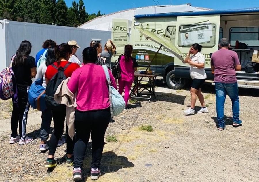Operativo de registración exitoso, 700 trabajadores rurales de la cereza fueron registrados en Chubut