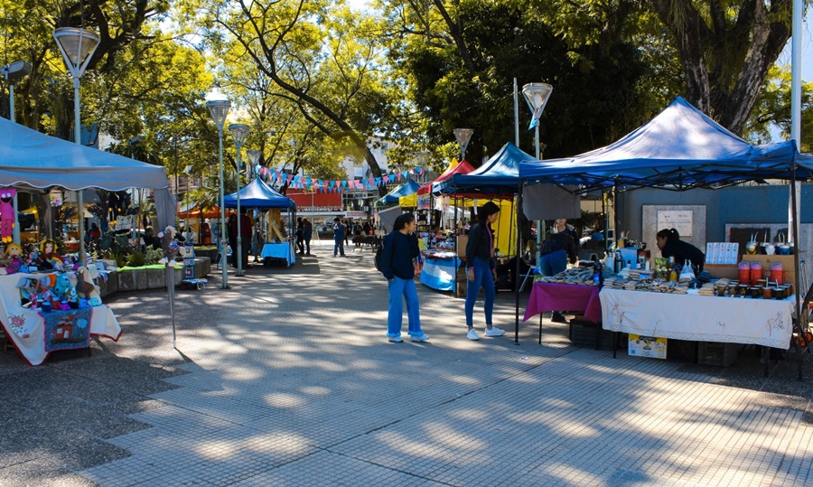 El Paseo Comercial "Posadas Siempre Linda" es un espacio donde más de cincuenta emprendedores y artesanos destacan su variada gama de productos para recibir las Fiestas de Fin de Año