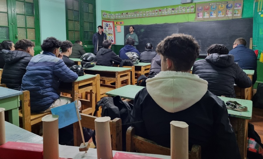 Taller de Mecánica de Motocicletas inicia con éxito en Apóstoles, con un cupo completo de 25 alumnos