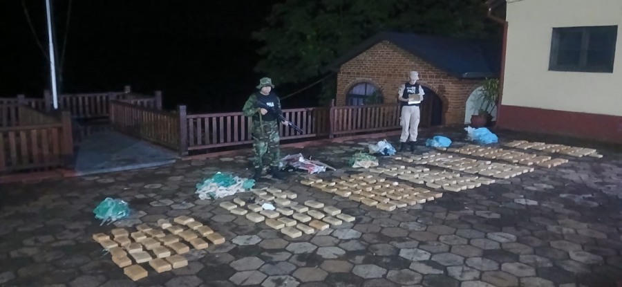 Prefectura Naval Argentina secuestró cigarrillos y marihuana en Misiones