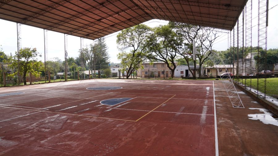 Apóstoles: Se realizó el mantenimiento y acondicionamiento del Playón Deportivo en la Escuela Superior Mariano Moreno