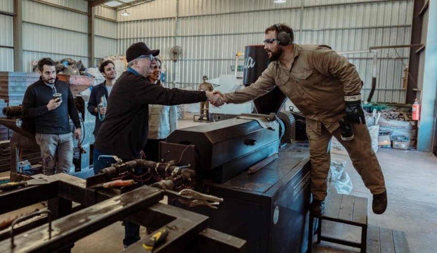 La economía circular se fortalece en Misiones con una fábrica de muebles de “madera plástica” reciclada Terekuá