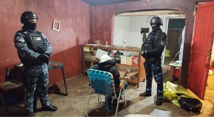 Tres detenidos y secuestro de marihuana en procedimientos de la Policía de Misiones en las ciudades de; Posadas y Apóstoles: Además, se incautaron dinero en efectivo y otros elementos de interés para la causa