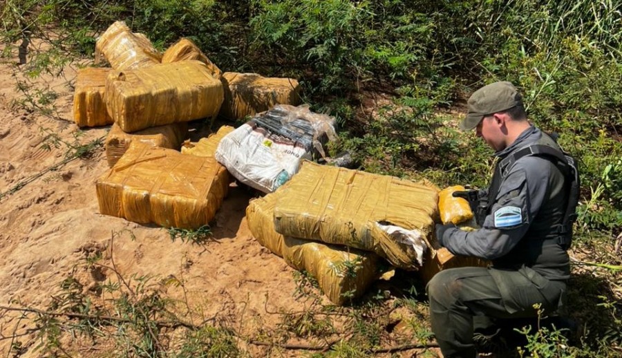 Misiones: Gendarmería Nacional secuestró casi una tonelada de marihuana, el estupefaciente se encontraba acopiado en cercanías al límite internacional fronterizo