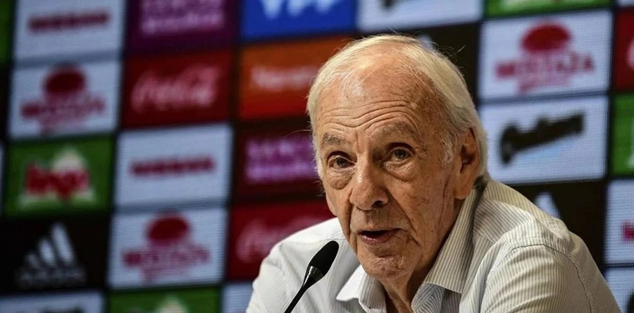 César Luis Menotti se encuentra internado por un accidente doméstico, sus allegados indicaron que fue "solo un susto"