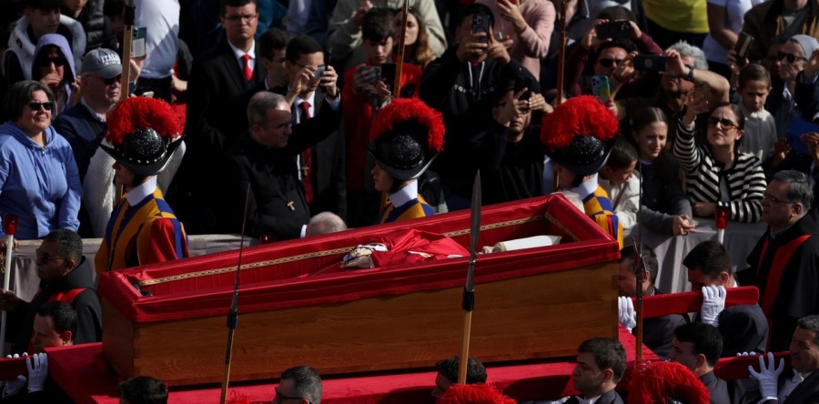 Muerte del Papa Francisco: Trasladaron el féretro del Sumo Pontífice a la Basílica de San Pedro