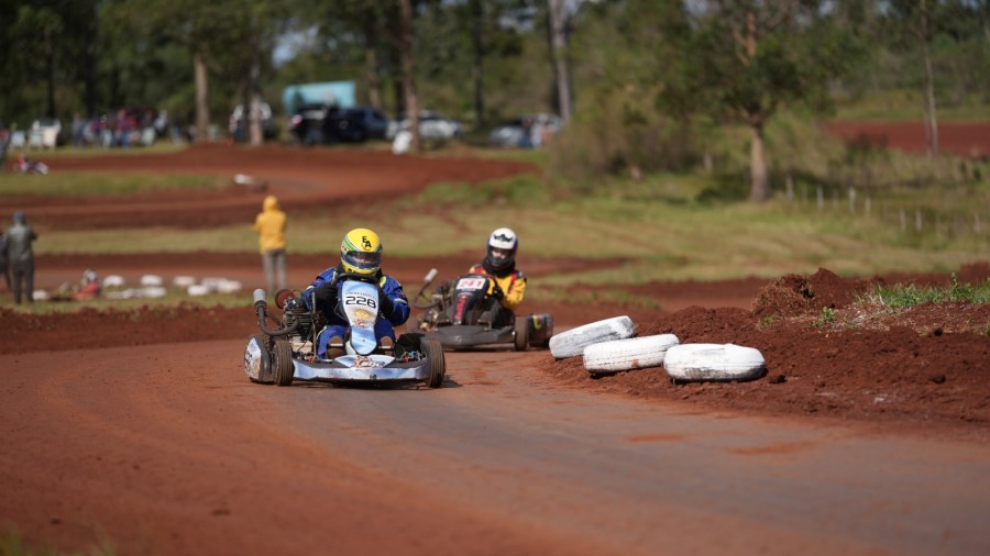 Karting: Apóstoles vibró con el rugir de los motores durante el Gran Premio Llegada de los Primeros Inmigrantes