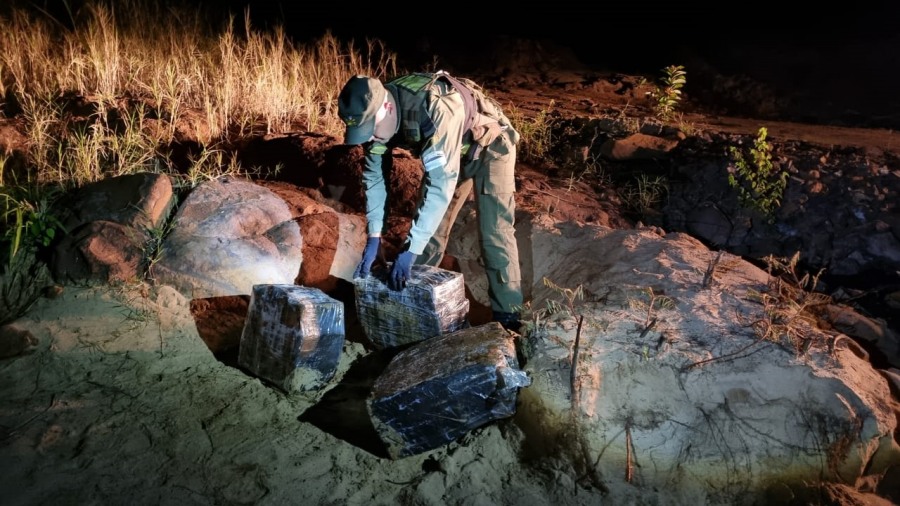 73 kilos de marihuana fueron hallados sobre las costas del Río Paraná: El origen del estupefaciente era el vecino país del Paraguay