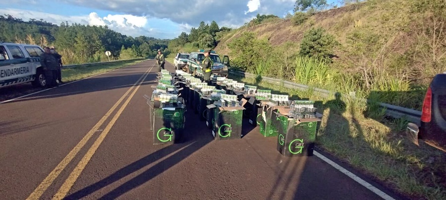 Camioneta robada y cargada con cigarrillos de contrabando embistió control de Gendarmería Nacional, momentos más tarde, y luego de desplazarse más de 70 kilómetros, fue interceptada