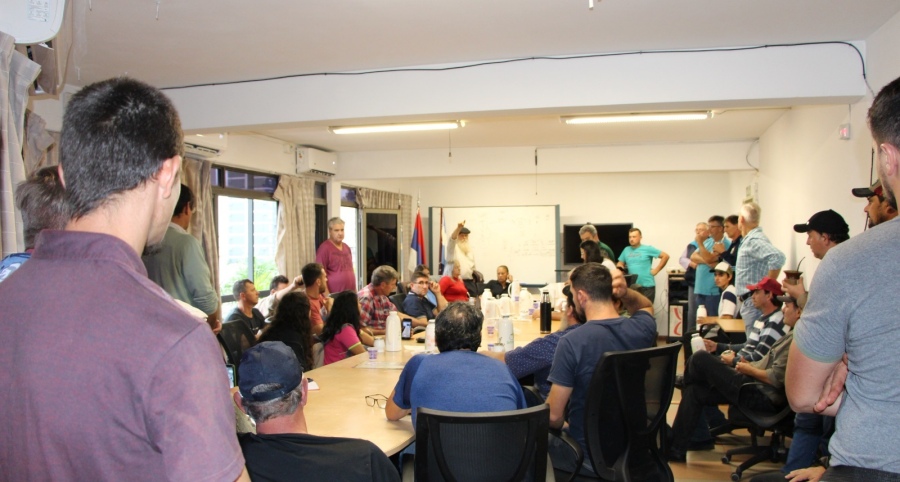 Reunión con productores autoconvocados en el INYM