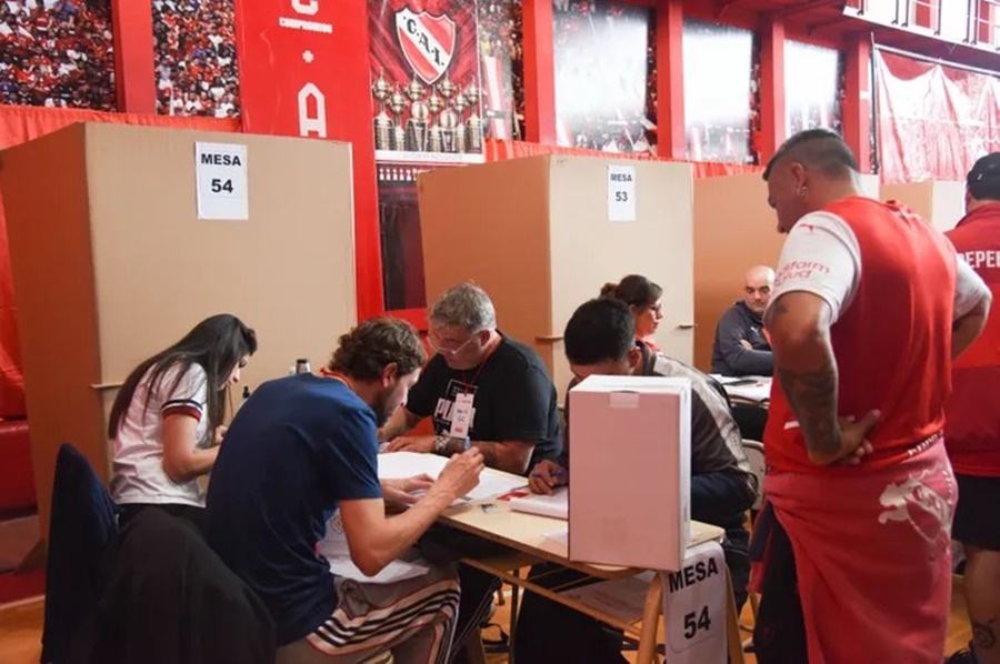 Independiente tiene nuevo presidente: Fabián Doman ganó una elección récord, el conductor televisivo reemplazará a Hugo Moyano