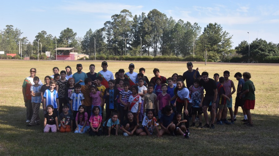 Tarde de atletismo en el Parque Centenario, del Municipio misionero de Apóstoles