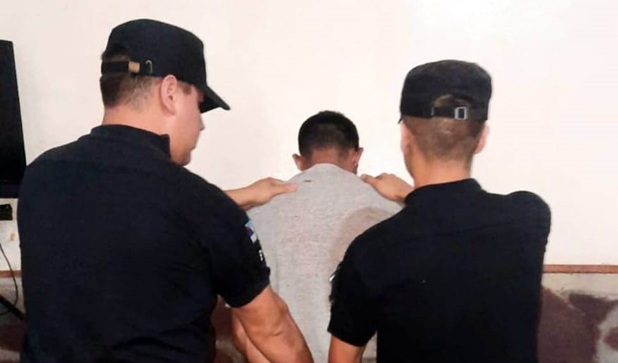 Misiones: Intentó asaltar en una farmacia con un cuchillo, se dio a la fuga ocultándose en una plaza y fue detenido, fue en la localidad Bonpland