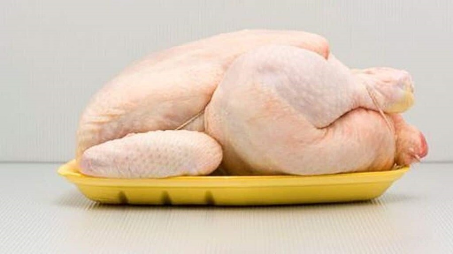 El precio del pollo aumentó un 40% debido a una baja en la producción, el incremento se produjo en el último mes tras el impacto de la ola de calor que afectó la oferta de la producción avícola