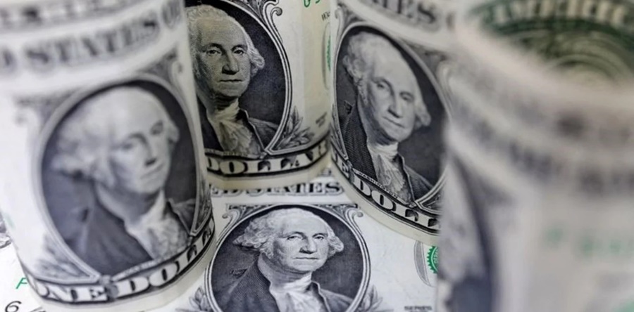 Jornada caliente para el dólar: El blue retrocede luego de anuncios de Massa pero se mantiene en 487 pesos