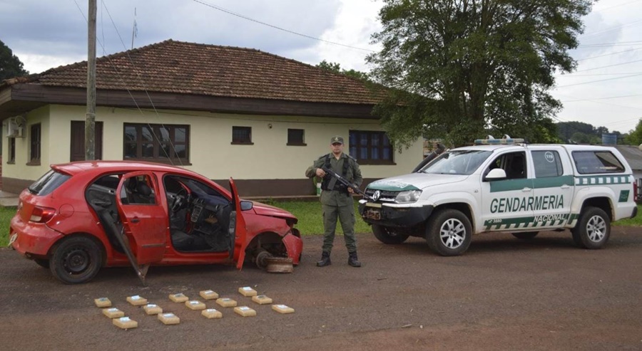 Gendarmería Nacional interceptó un vehículo robado que transportaba marihuana
