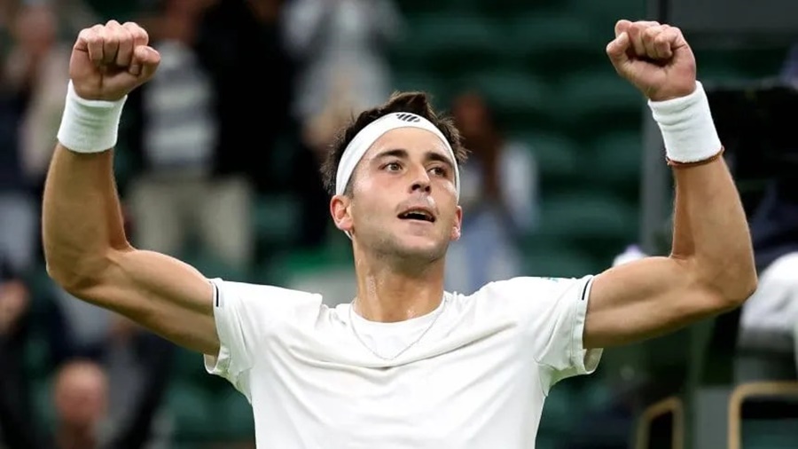 Tenis: Tomás Etcheverry ganó en el Masters 1000 de París y ahora deberá enfrentar a Novak Djokovic y a su vez, Francisco Cerúndolo eliminó a Gael Monfils