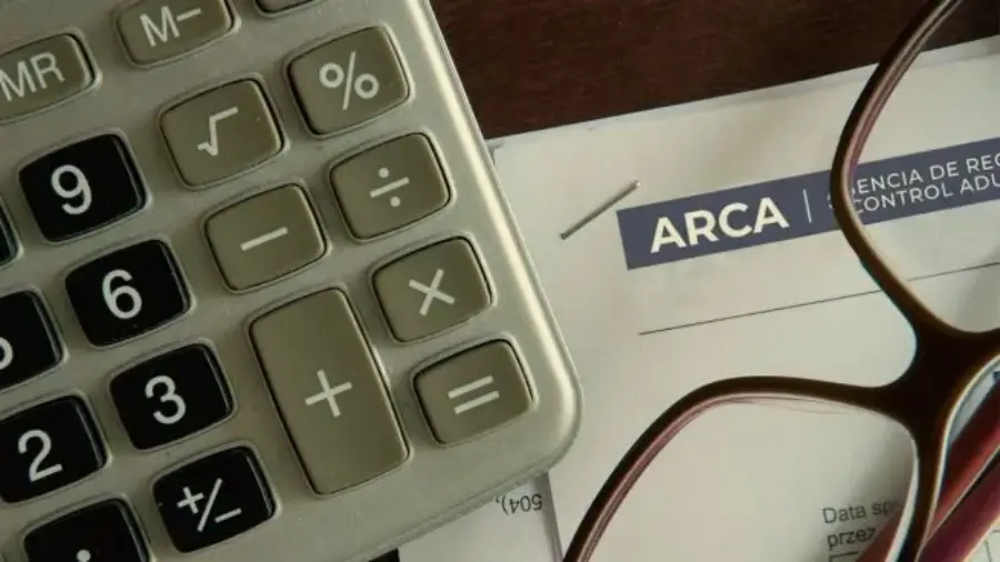Clave para las empresas: ARCA oficializó la extensión del beneficio del impuesto al cheque para PyMEs