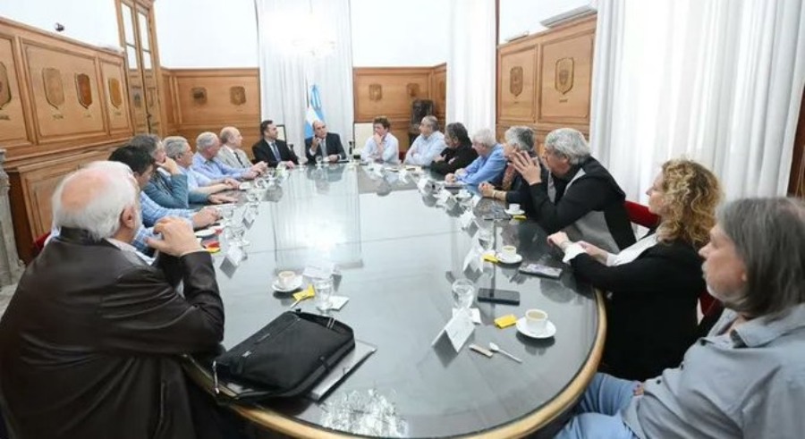 El Gobierno Nacional y los Sindicatos retomaron el diálogo: Acordaron conformar una mesa tripartita