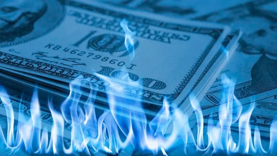 El dólar blue salta 8 pesos y opera en un nuevo récord nominal histórico