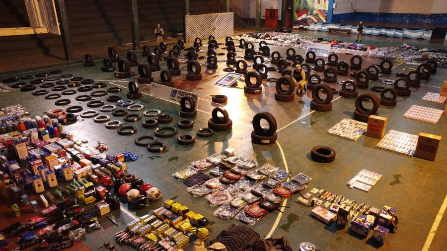 Misiones: Prefectura Naval Argentina secuestró más de 22 millones de pesos en mercadería ilegal, fue en tres allanamientos donde se decomisaron cubiertas, cigarrillos, electrodomésticos y mercaderías varias